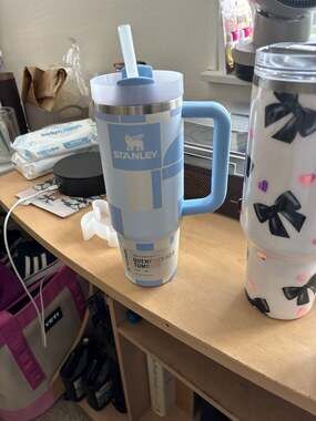 Stanley 30 oz Quencher H2.0 FlowState Tumbler Cornflower Cabana Gloss